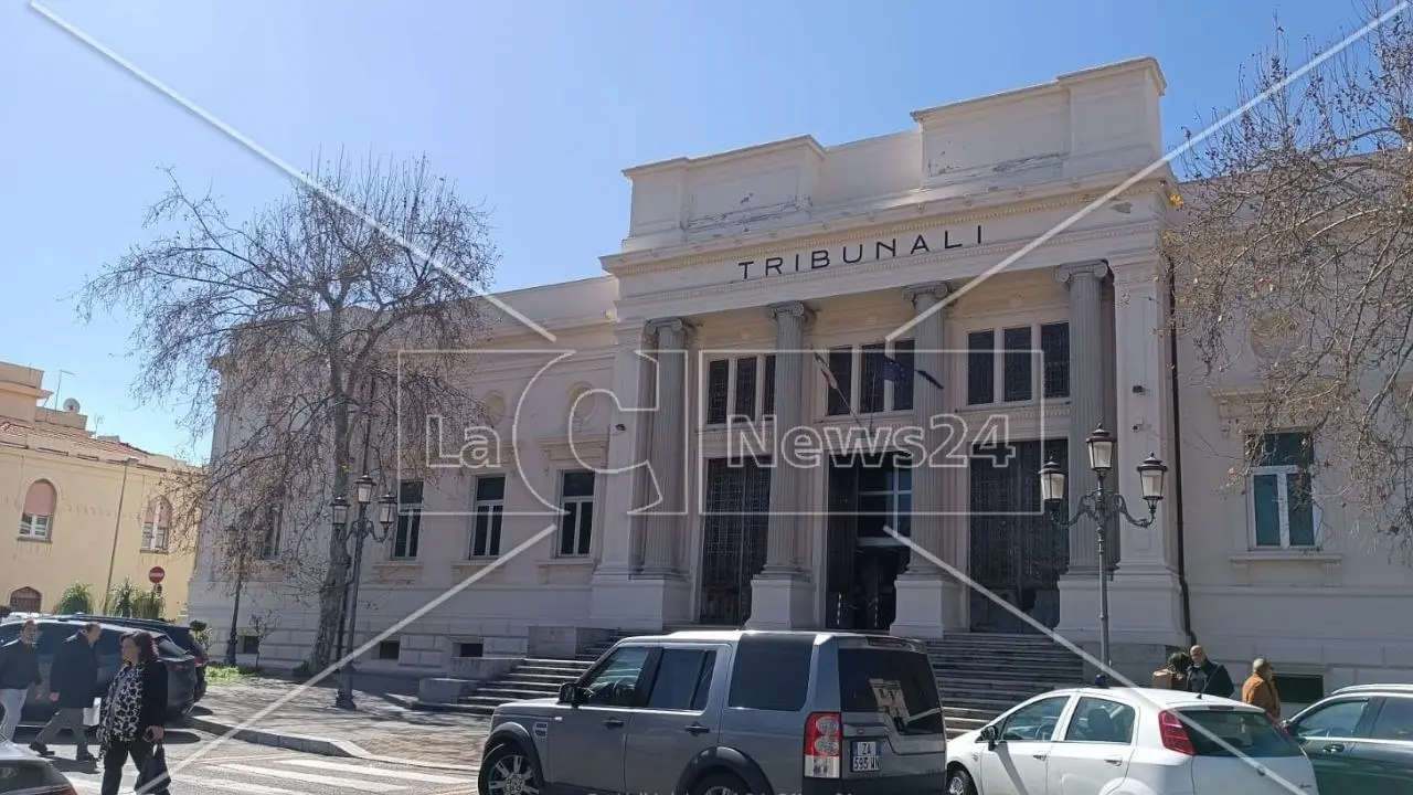 I danni del maltempo, a Reggio Calabria allagati gli uffici della Corte d’Appello: locali inagibili