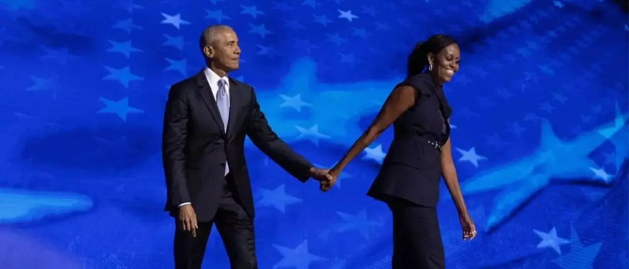 Convention democratica, gli Obama attaccano Trump e lanciano Kamala Harris: «Yes, she can»