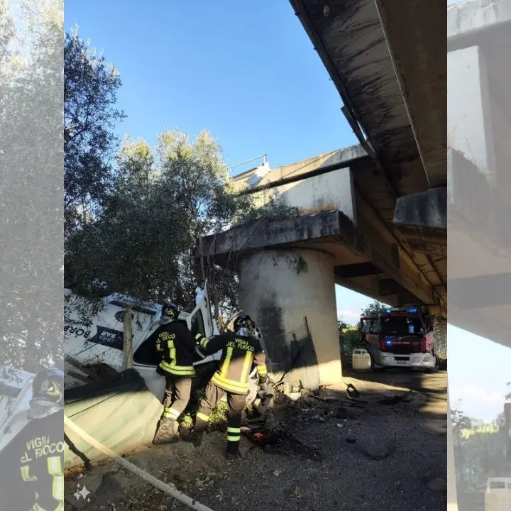 Incidente stradale sulla Jonio-Tirreno, urta al guardrail e precipita da un ponte: ferito un 49enne