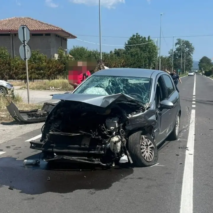 Scontro tra due auto a Lamezia, due feriti trasportati in ospedale