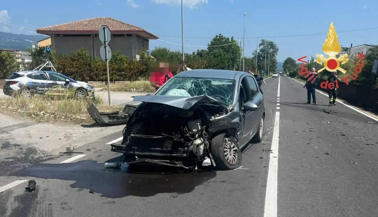 Scontro tra due auto a Lamezia, due feriti trasportati in ospedale