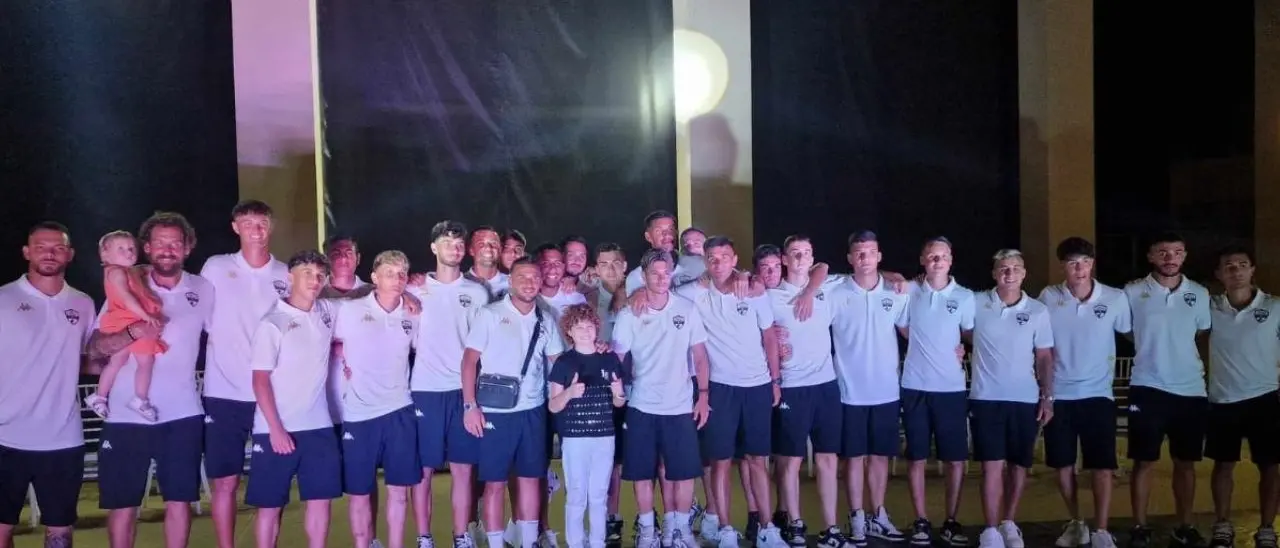 Tanto entusiasmo per la presentazione della Virtus Rosarno. Ferraro: «Qui c’è una storia calcistica importante»