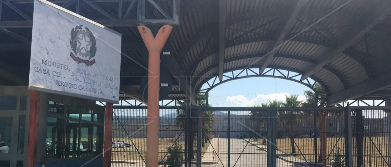 Disordini nel carcere di Arghillà a Reggio Calabria: i detenuti incontrano il garante Russo