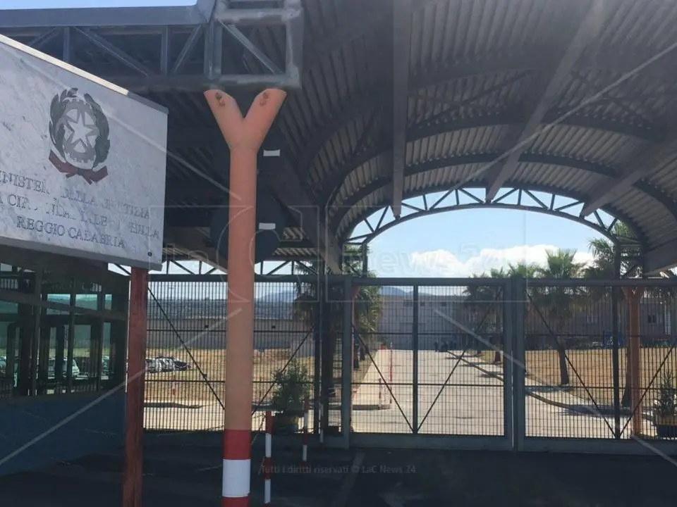 Disordini nel carcere di Arghillà a Reggio Calabria: i detenuti incontrano il garante Russo