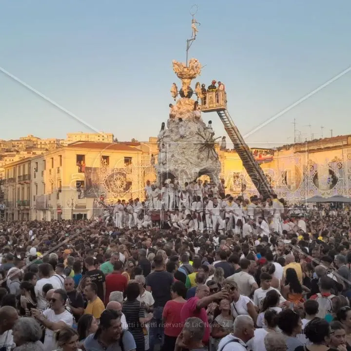 Varia di Palmi, scoccano gli ultimi giri di orologio che segnano l’avvicinarsi della “scasata”: «Ogni volta è un’emozione nuova»