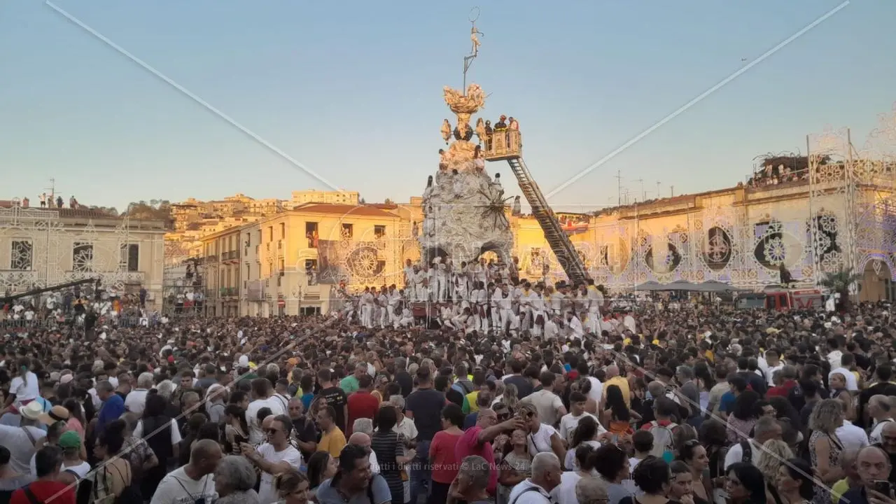 Varia di Palmi, scoccano gli ultimi giri di orologio che segnano l’avvicinarsi della “scasata”: «Ogni volta è un’emozione nuova»