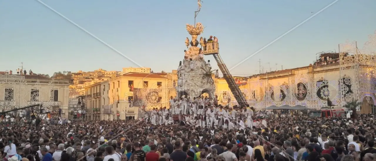 Varia di Palmi, scoccano gli ultimi giri di orologio che segnano l’avvicinarsi della “scasata”: «Ogni volta è un’emozione nuova»