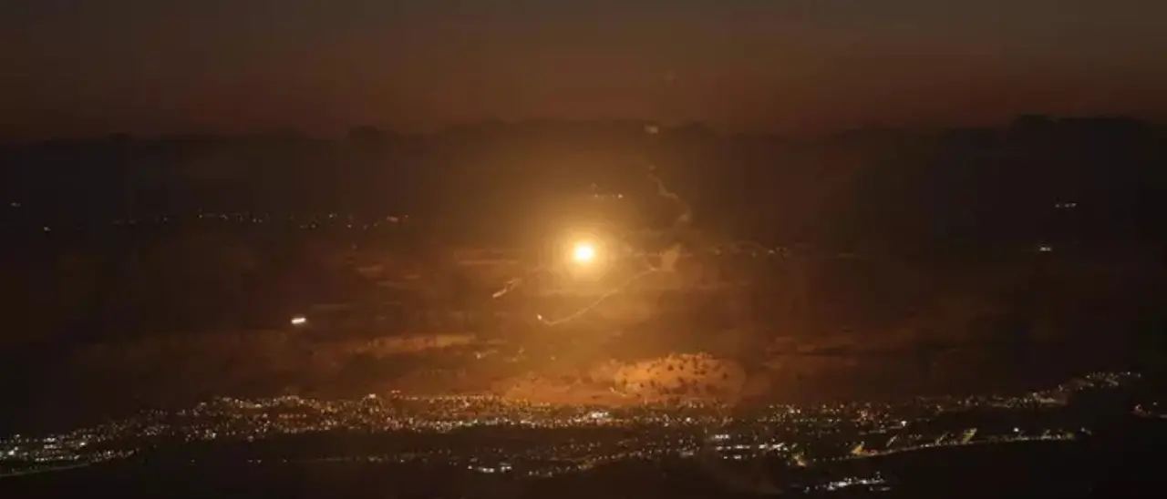 Israele attacca in Libano, lanciati 320 razzi in risposta: dichiarato lo stato di emergenza