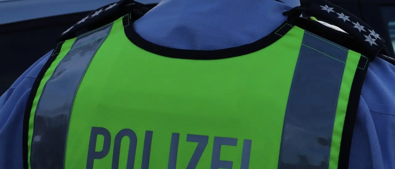 Attentato con tre morti a Solingen in Germania, si consegna un siriano di 26 anni: era ancora coperto di sangue