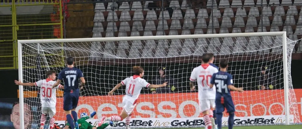 Il Cosenza sfiora l’impresa: recupera due gol, ma il Mantova vince al 93’