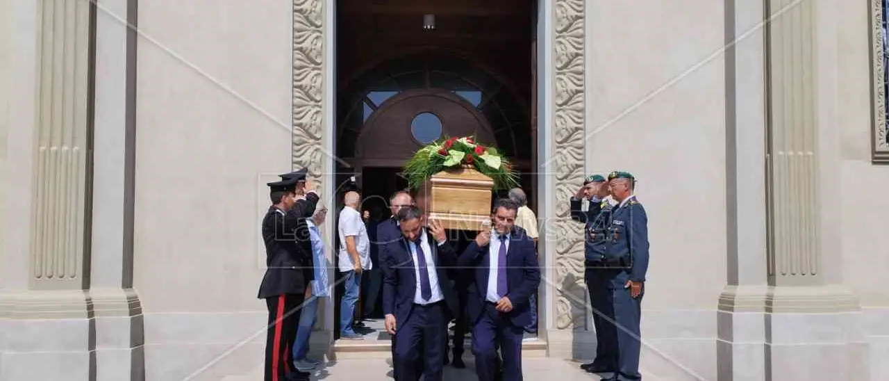 A Locri l’ultimo saluto al garante dei detenuti D’Ettore: «Il suo spirito di servizio resterà per sempre da esempio»