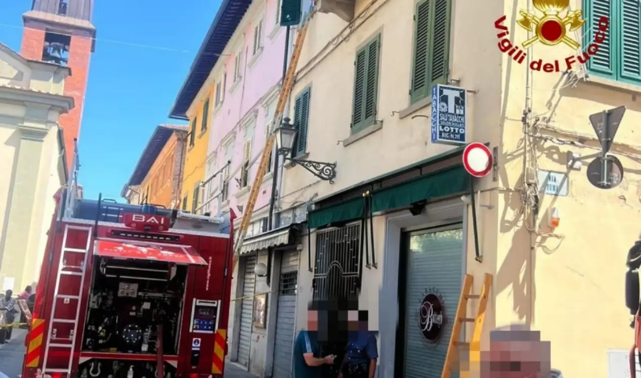 Tragedia a Pisa, bimba di tre anni muore in un incendio scoppiato in appartamento