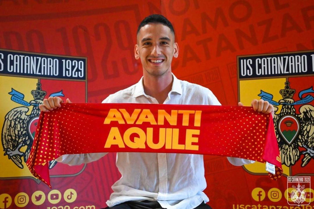 Nicolò Buso è un giocatore del Catanzaro, l'attaccante 24enne arriva in ...