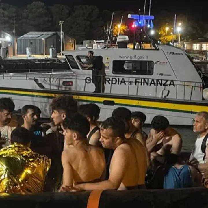 Migranti giunti a Roccella Ionica e salvati nel Catanzarese, c’è anche bimba di 6 mesi