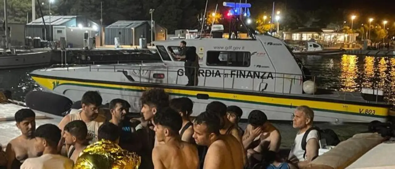 Migranti giunti a Roccella Ionica e salvati nel Catanzarese, c’è anche bimba di 6 mesi