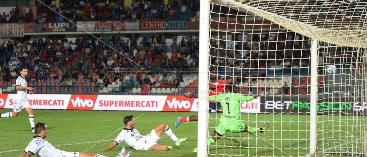 Cosenza a reti bianche con lo Spezia, Sankoh si divora la vittoria al 90’