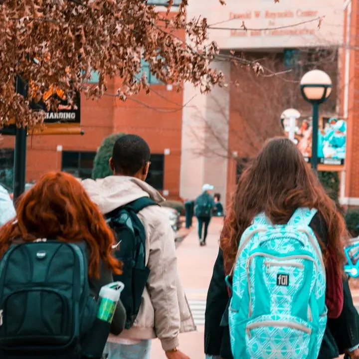 Caro scuola, arriva la stangata per le famiglie: fino a 1300 euro a studente tra libri e materiale scolastico