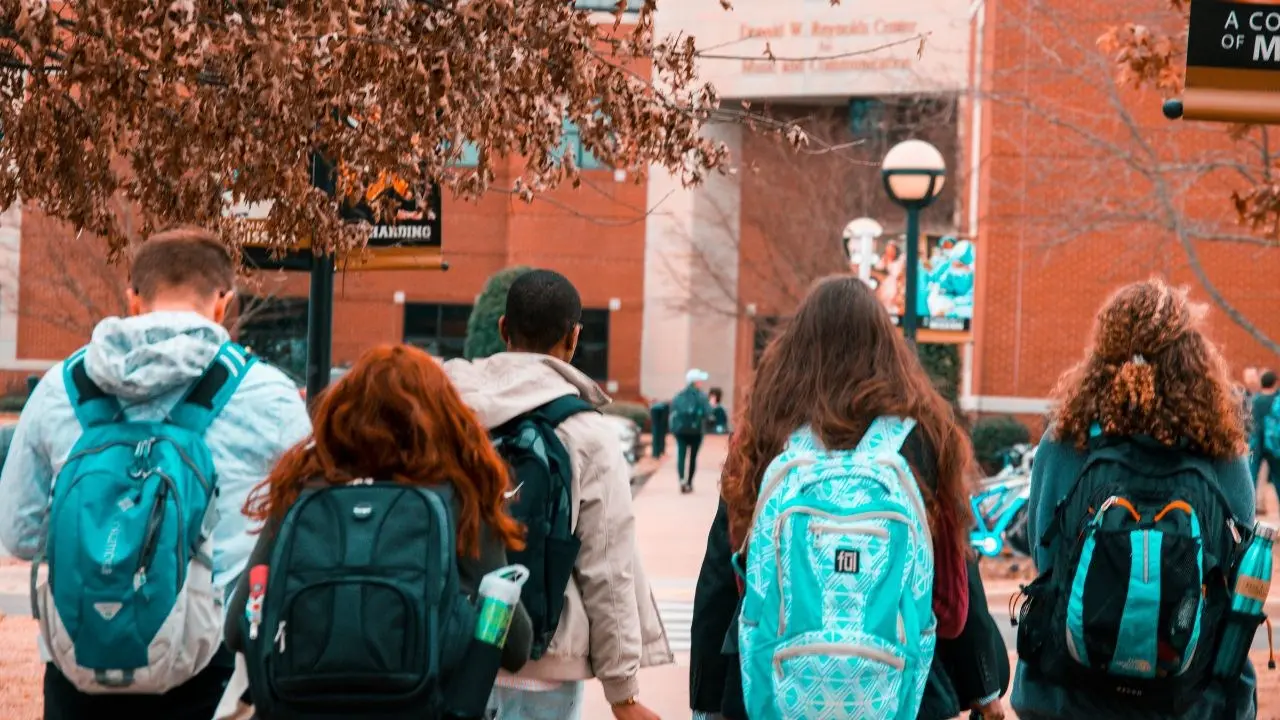 Caro scuola, arriva la stangata per le famiglie: fino a 1300 euro a studente tra libri e materiale scolastico