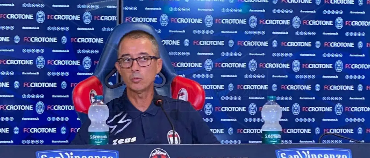 Verso Cavese-Crotone, Longo carica l’ambiente pitagorico: «Pronti a disputare una gara eccezionale»