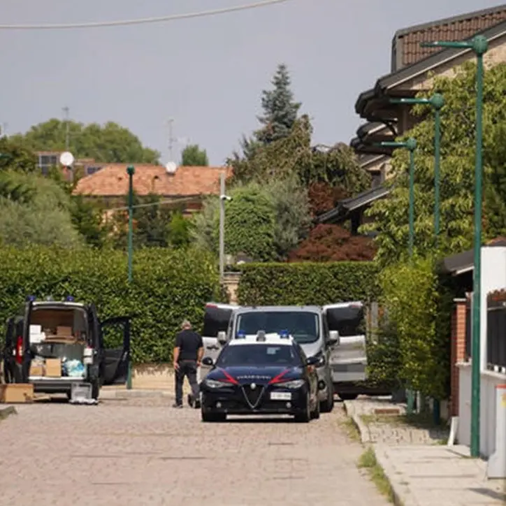 Strage familiare nel Milanese, indagato il figlio 17enne: «Ho ucciso papà». Trovati morti anche mamma e fratellino