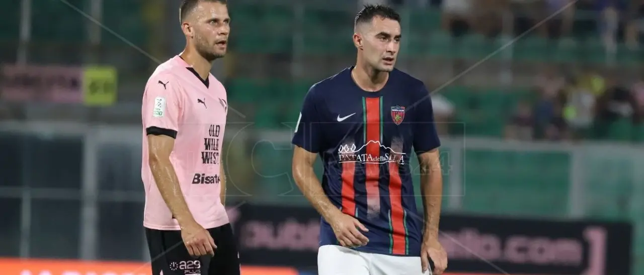 Non basta un Cosenza gagliardo e coraggioso: il Palermo riacciuffa i lupi. Al Barbera è 1-1