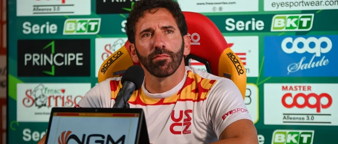Catanzaro-Carrarese 3-1, mister Caserta: «Abbiamo saputo leggere la gara. Una vittoria che ci fa bene»