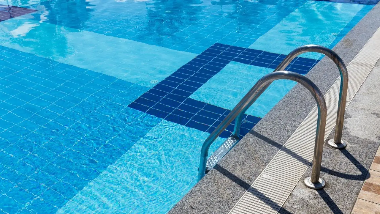 Scoperte piscine abusive a Gioia Tauro, nove persone denunciate