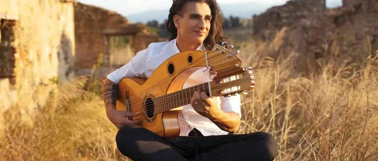 Affamato di musica, il chitarrista e compositore cosentino Daniele Fabio porta le sue note in giro per l’Europa