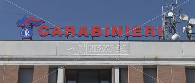 Aggressione al titolare di un negozio a Cosenza, il racconto della vittima: «Botte e calci anche alla guardia giurata»