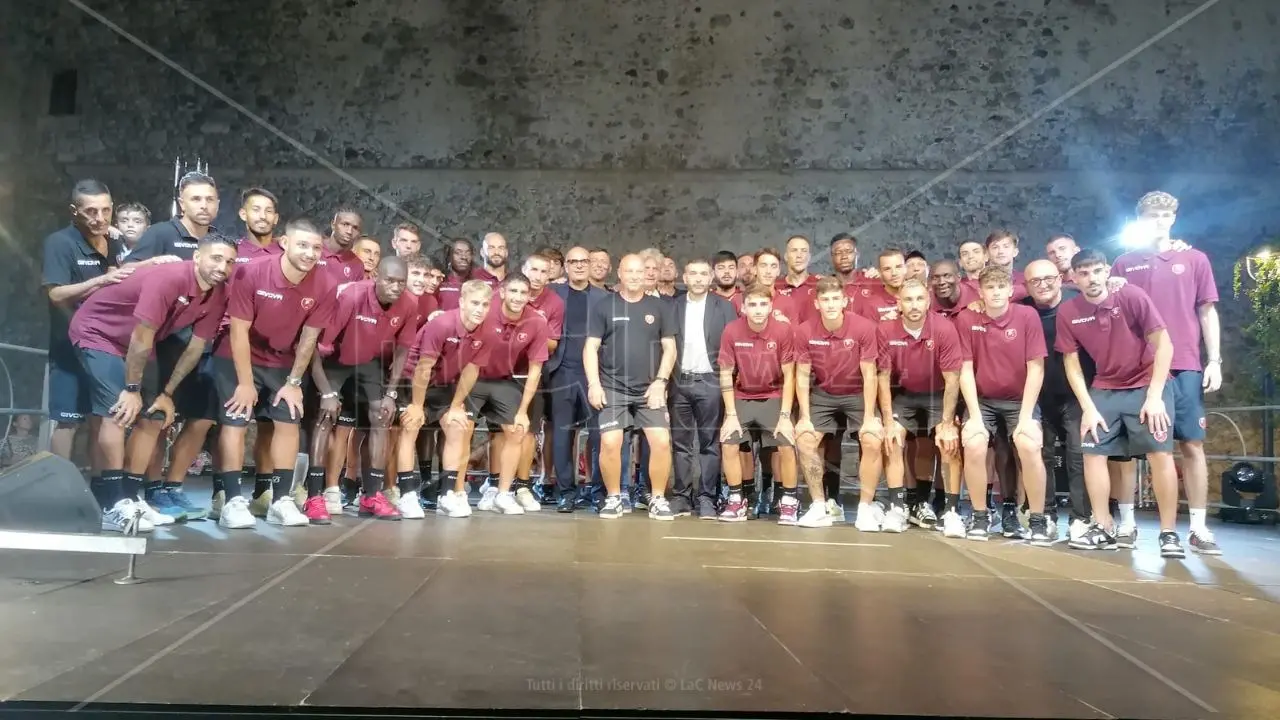 La Reggina si presenta ai suoi tifosi, il presidente Minniti: «Tornare fra i professionisti è il nostro obiettivo»