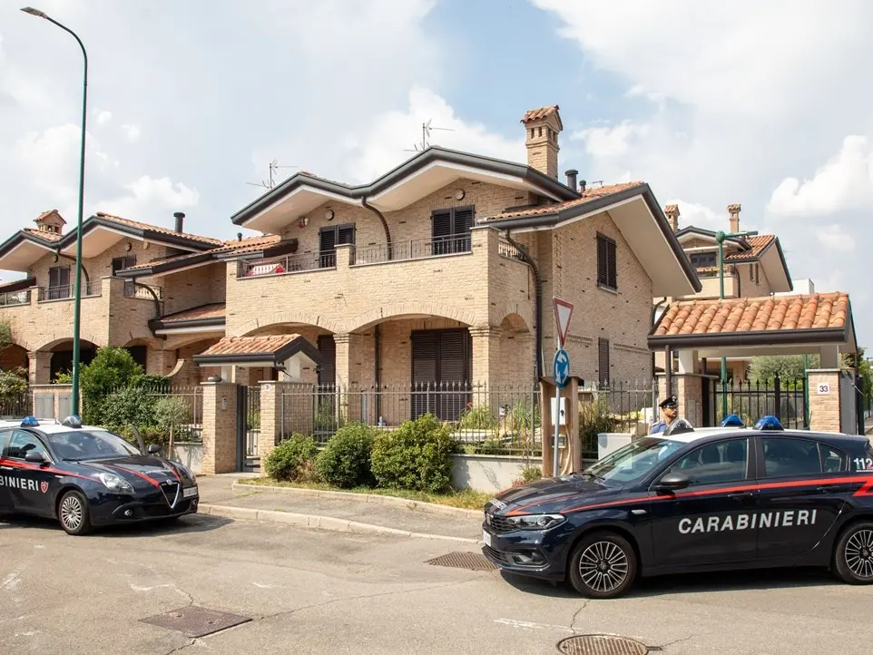 Strage familiare nel Milanese, il 17enne resta in carcere. Il gip: «Potrebbe uccidere ancora»