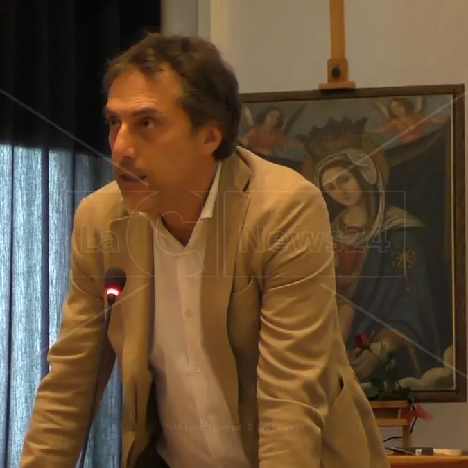 Catanzaro, Nicola Fiorita al bivio: dimissioni irrevocabili e urne o appello per il bene della città