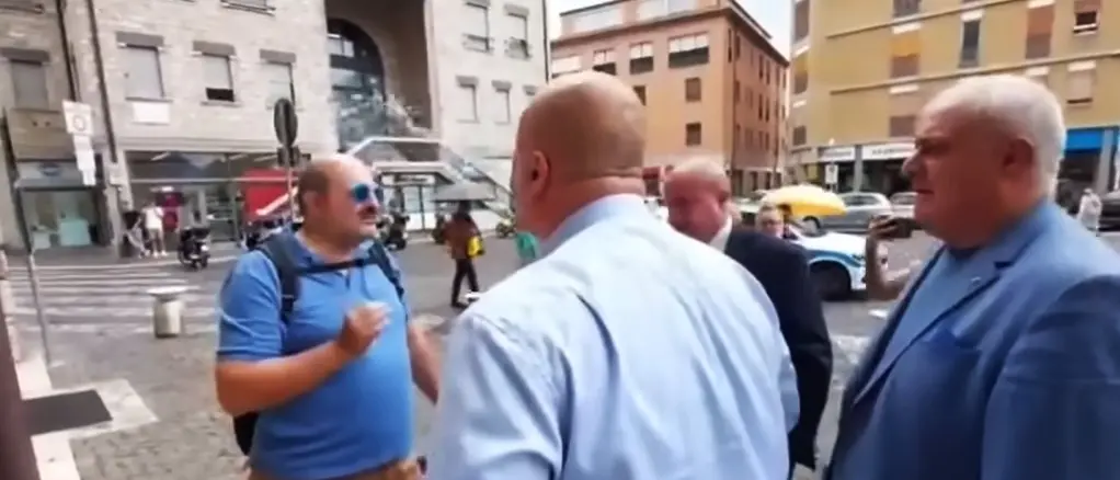 Terni, Bandecchi litiga con un contestatore e sputa: «Sei un provocatore politico»