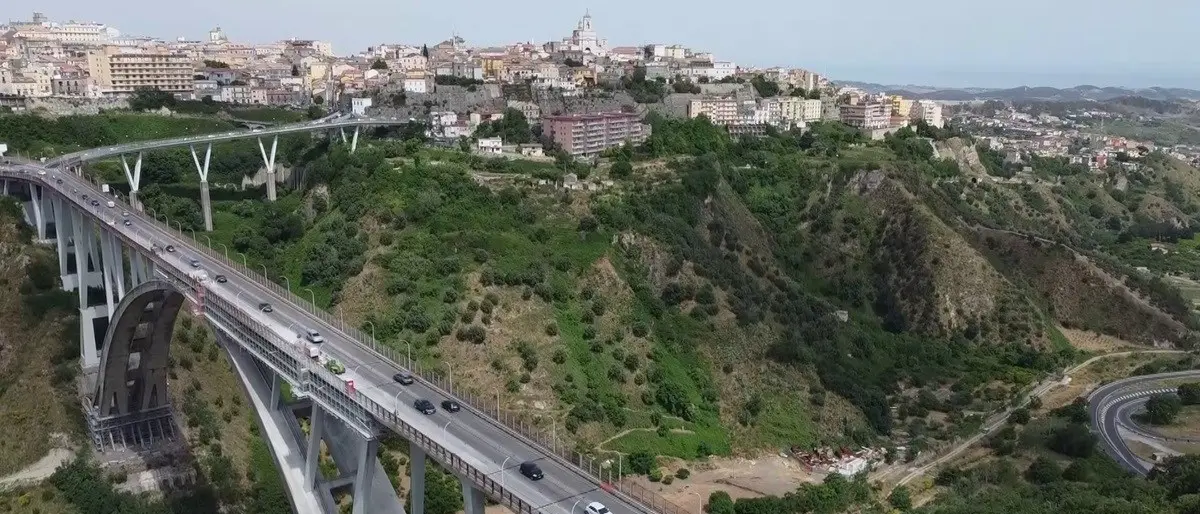 Catanzaro, elezioni anticipate allo stato improbabili. Ma la partita politica in atto è molto complessa