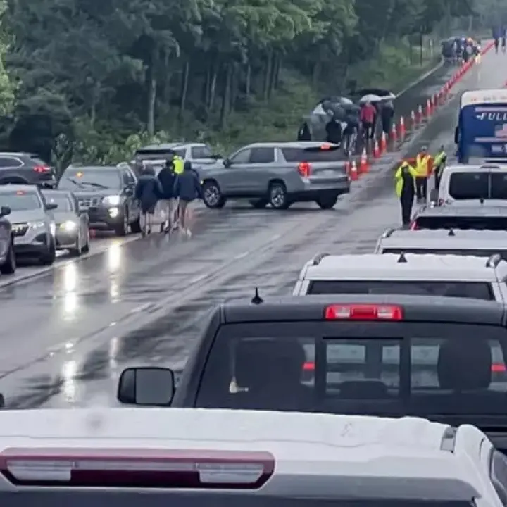Nuova sparatoria negli Stati Uniti: almeno sette persone ferite in un’autostrada in Kentucky, alcune sono gravi