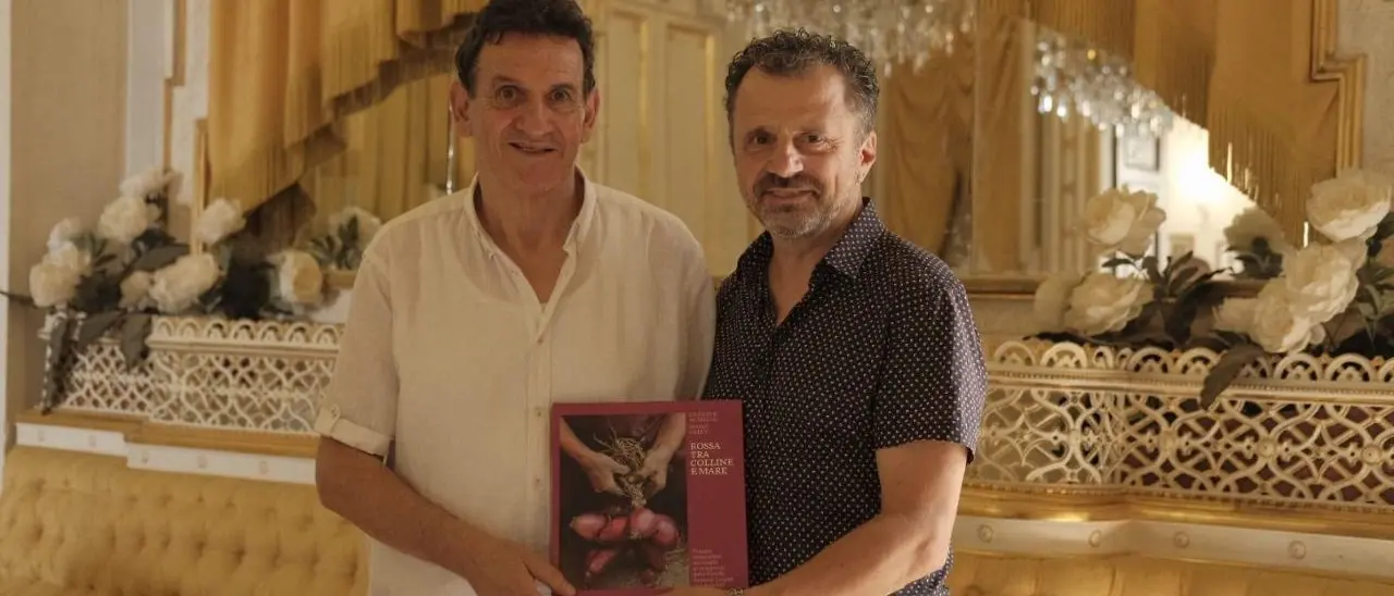 La cipolla rossa di Tropea protagonista del libro “Rossa tra collina e mare” presentato a Corigliano