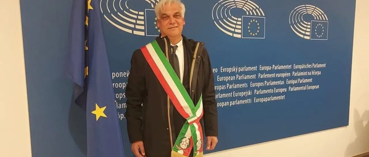 La solidarietà della politica al sindaco di San Gregorio d’Ippona: «Gesto di una violenza inaudita»