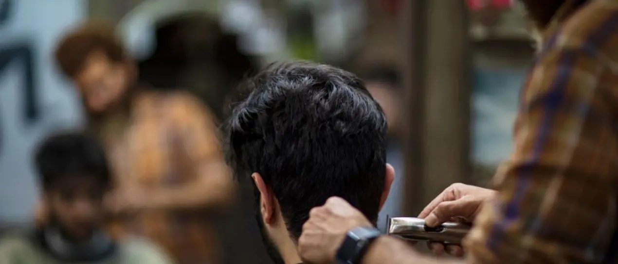 Cetraro, barbiere abusivo lavorava senza pagare le tasse: multato