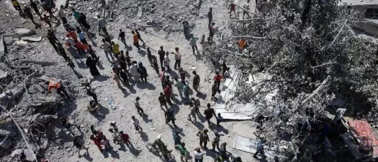 Gaza, raid aereo su una tendopoli: almeno 40 morti. Scambio di accuse tra Israele e Hamas