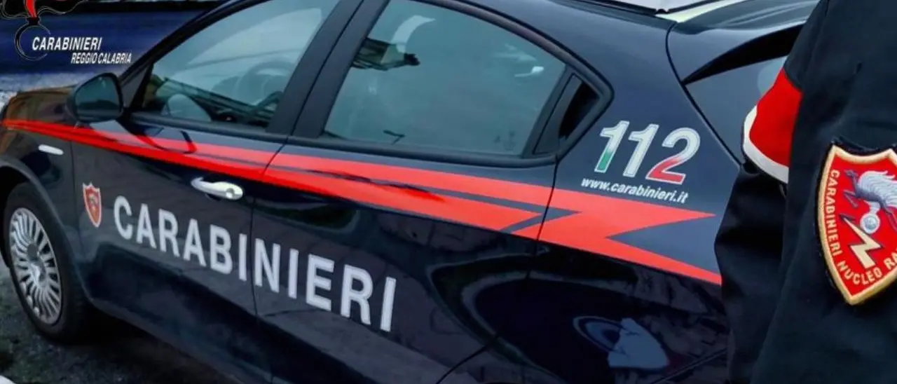 Taurianova, per anni avrebbe minacciato e perseguitato la sorella: arrestato l’uomo accoltellato dai nipoti