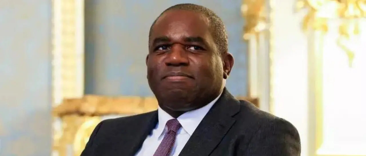 Ucraina, Lammy a Kiev conferma il sostegno della Gran Bretagna: «In arrivo centinaia di nuovi missili»