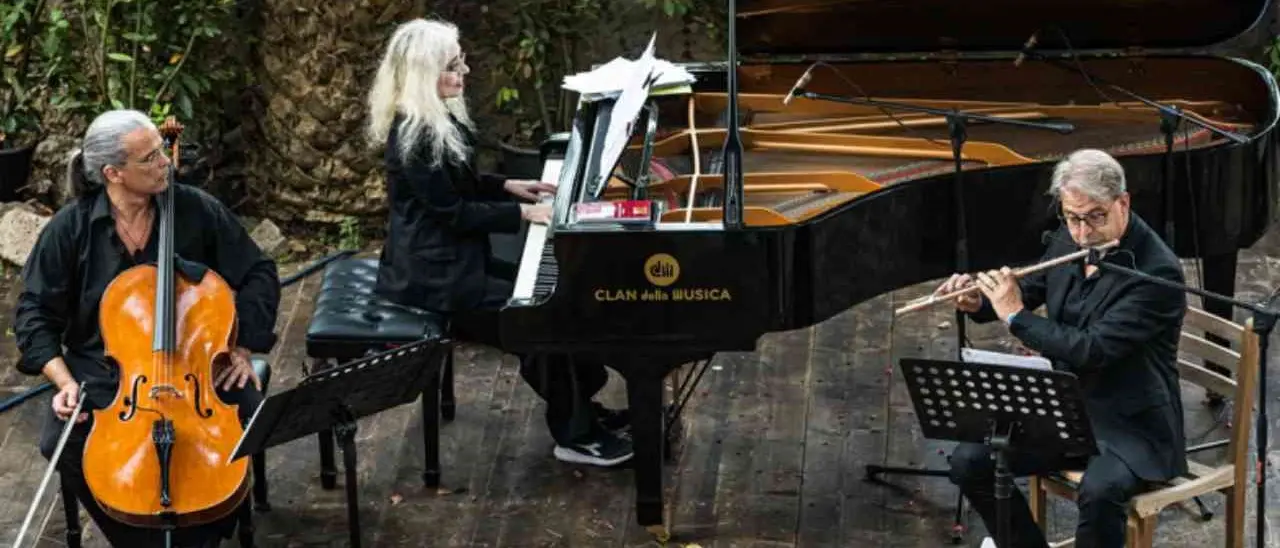 Le interviste del Premio Caccuri, l’ensemble musicale Absolutely... Morricone questa sera su LaC OnAir