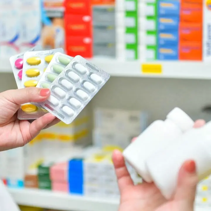 Poste Italiane vince appalto da 54 milioni per stoccare farmaci e dispositivi medici dell’Asp di Cosenza