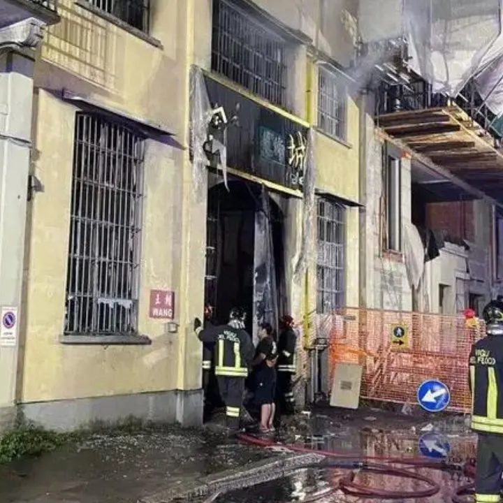 Milano, incendio in un emporio di articoli cinesi: tre vittime