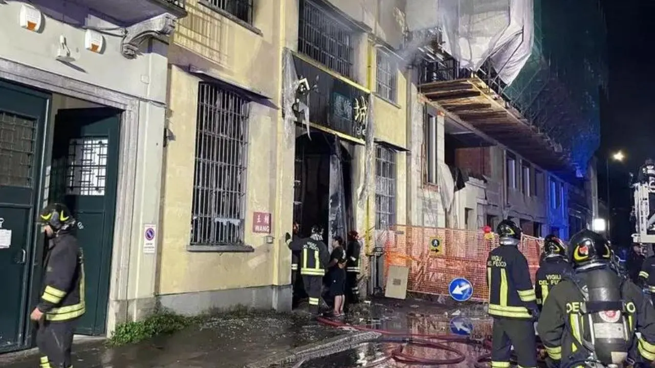 Milano, incendio in un emporio di articoli cinesi: tre vittime