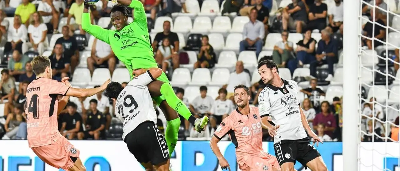 Serie B, si parte con il derby tra Cesena e Modena. Grande attesa per le sfide delle calabresi