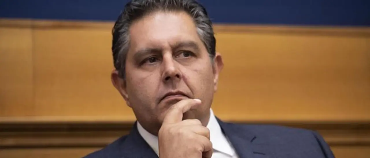 Corruzione e finanziamento illecito, l’ex governatore Toti patteggia due anni: lavori socialmente utili al posto del carcere