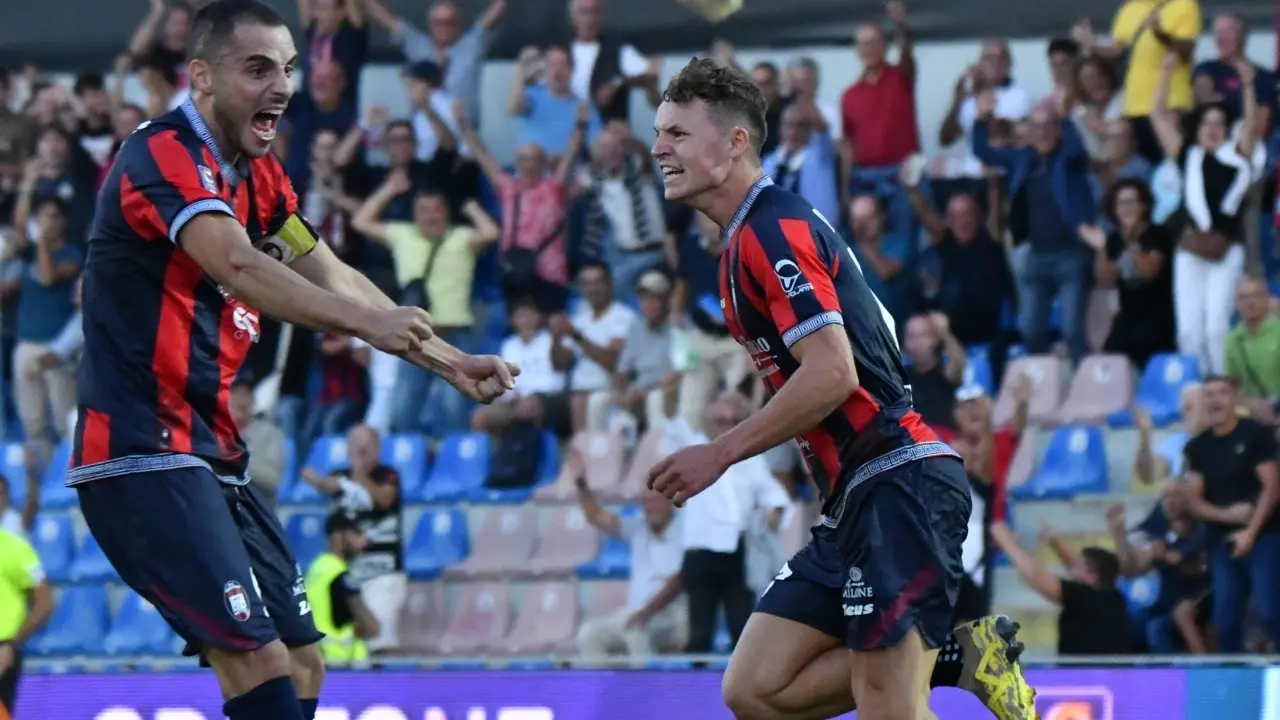 Il Crotone di Longo vince e convince: Oviszach e Silva schiantano il Messina allo Scida per 2-0