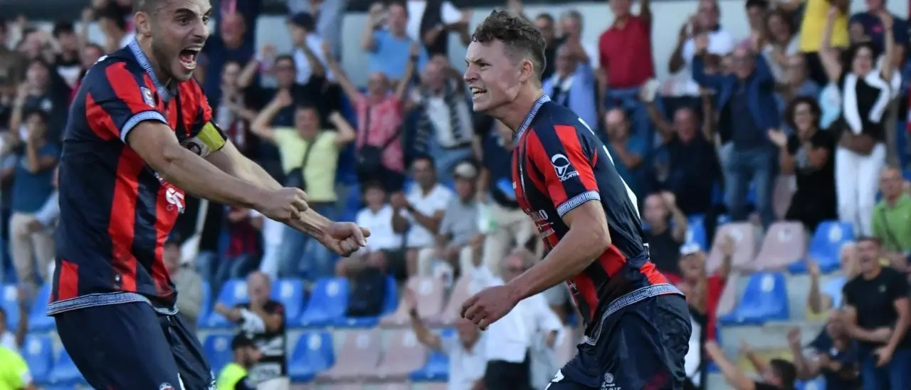 Il Crotone di Longo vince e convince: Oviszach e Silva schiantano il Messina allo Scida per 2-0
