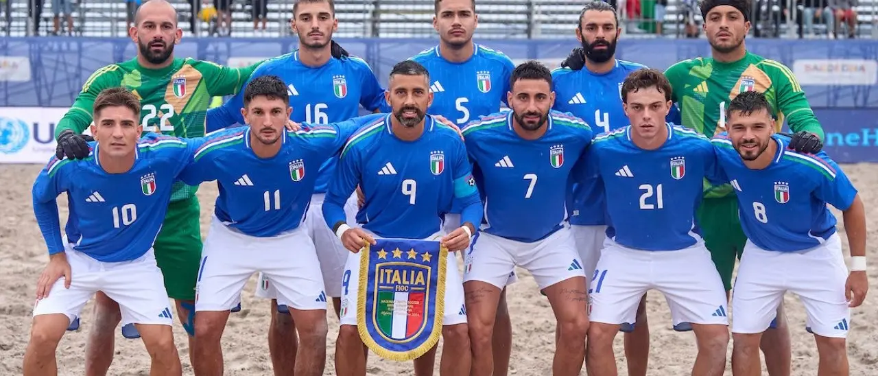 Europei di beach soccer, l’Italia batte la Spagna e vola in finale: il calabrese Zurlo e compagni alla ricerca del bis